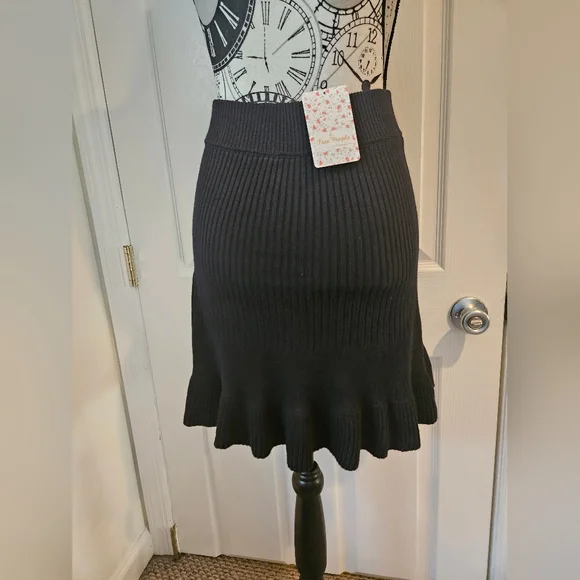🔥NWT Free People Ribbed Sweater Skirt Black Size Small - Picture 5 of 10